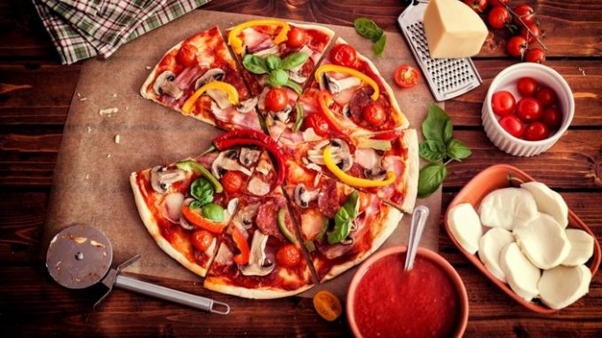 Ev Yapımı Kolay Pizza