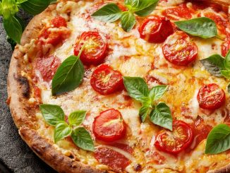 Ev Yapımı İtalyan Pizza